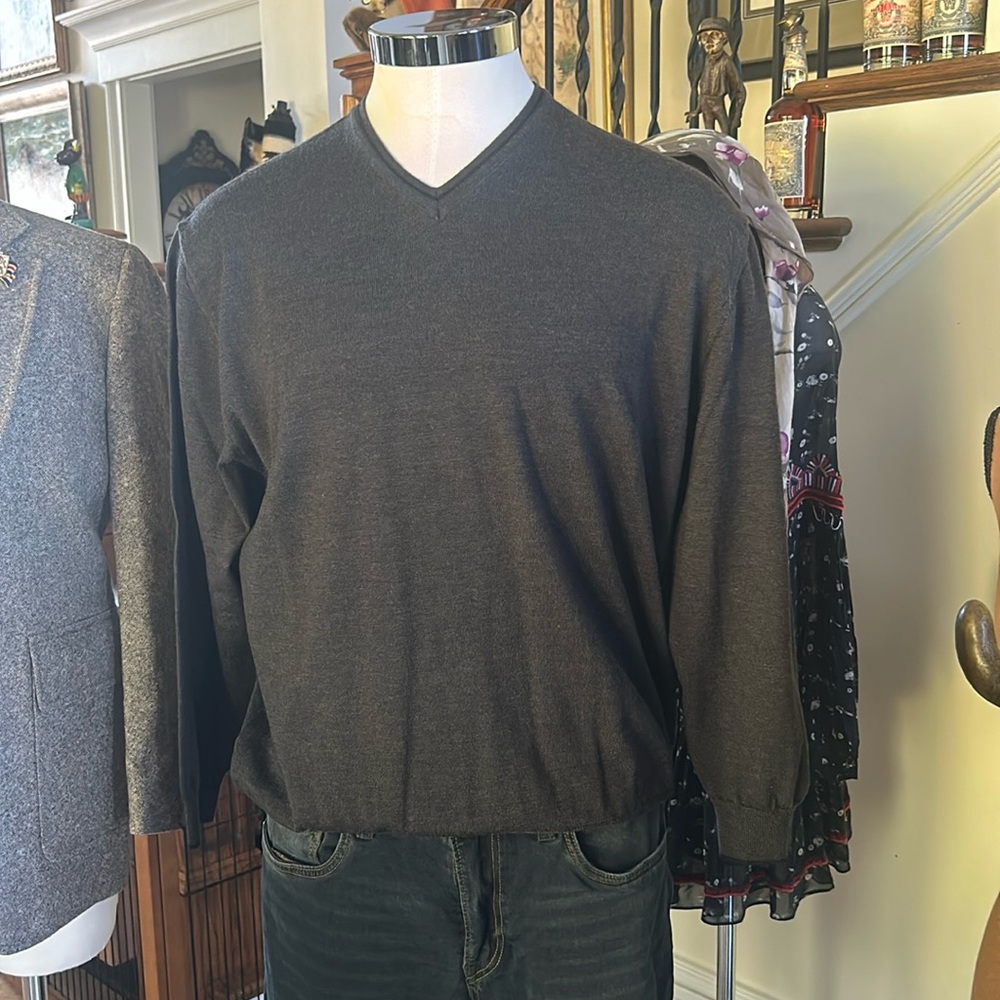 Roberto Villini Sz XL Lightweight V neck sweater 100% Merino Wool